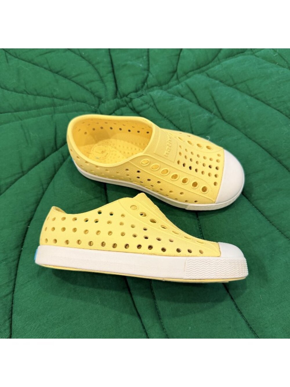 Native Jefferson Toddler 8 Yellow Slip On Water Shoes